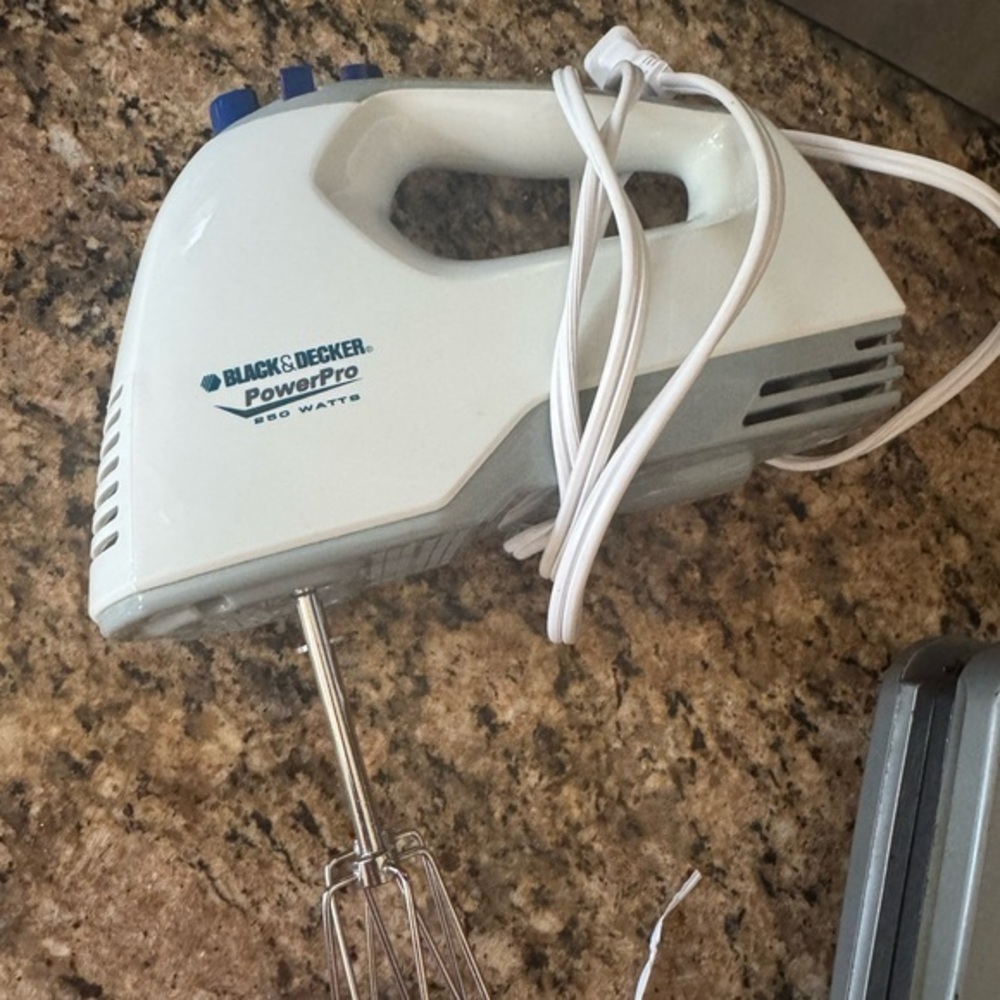 Black & Decker PowerPro White Hand Mixer